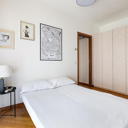 Cosy Studio With Balcony & Private Garage Milano Esterno foto