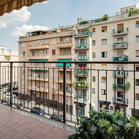 Cosy Studio With Balcony & Private Garage Milano Esterno foto