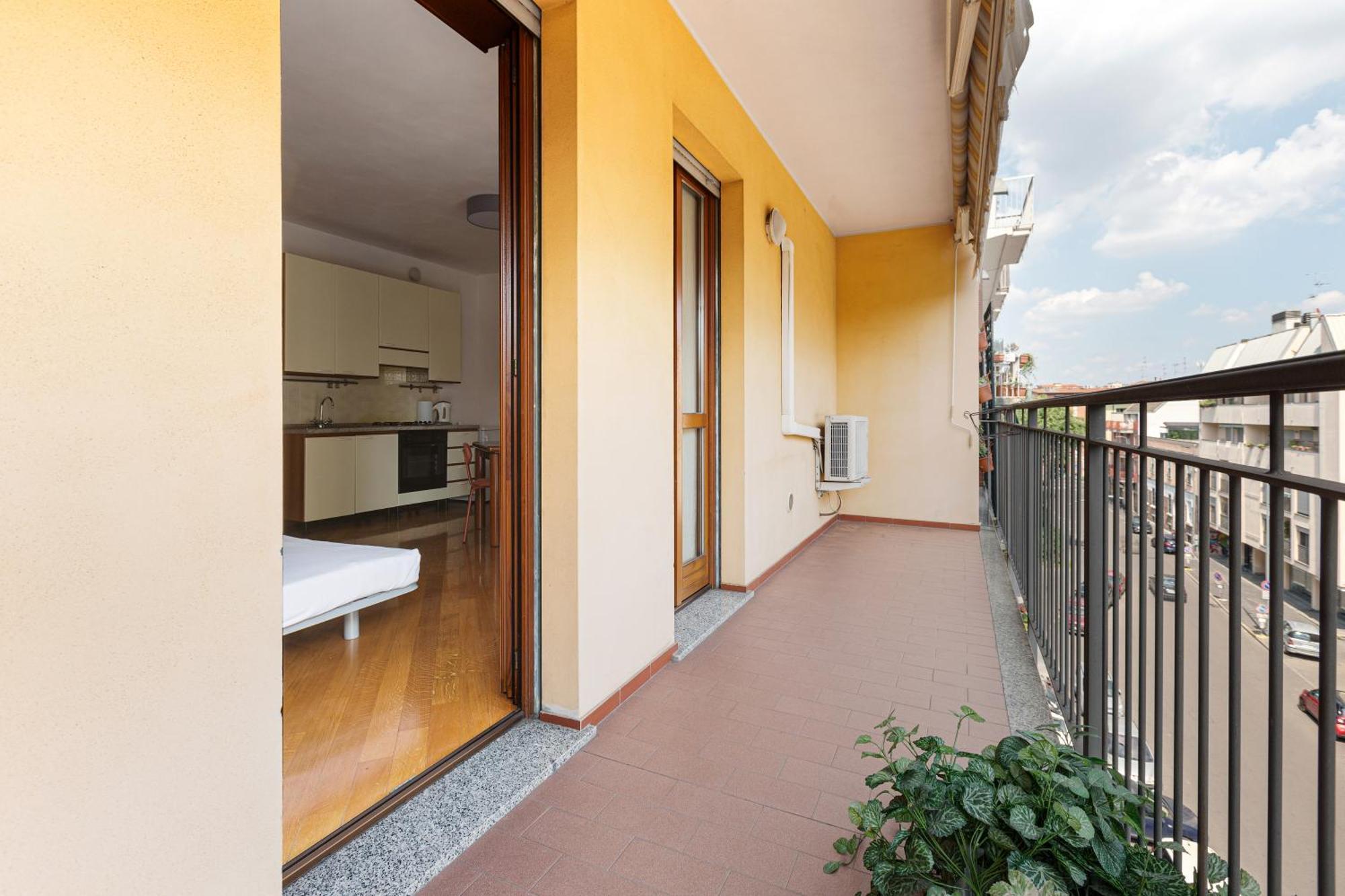 Cosy Studio With Balcony & Private Garage Milano Esterno foto