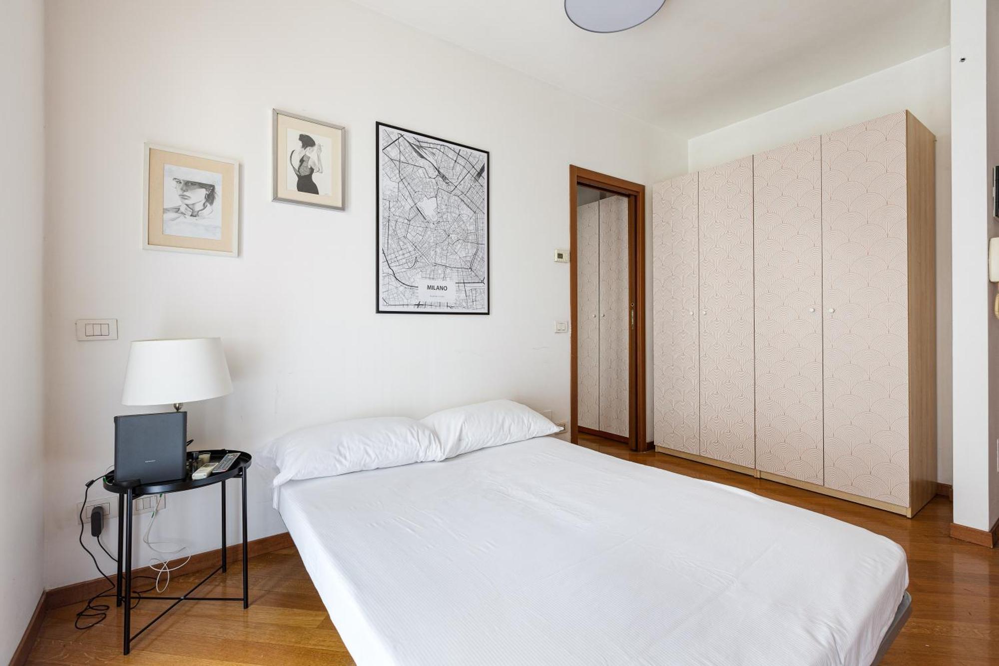 Cosy Studio With Balcony & Private Garage Milano Esterno foto