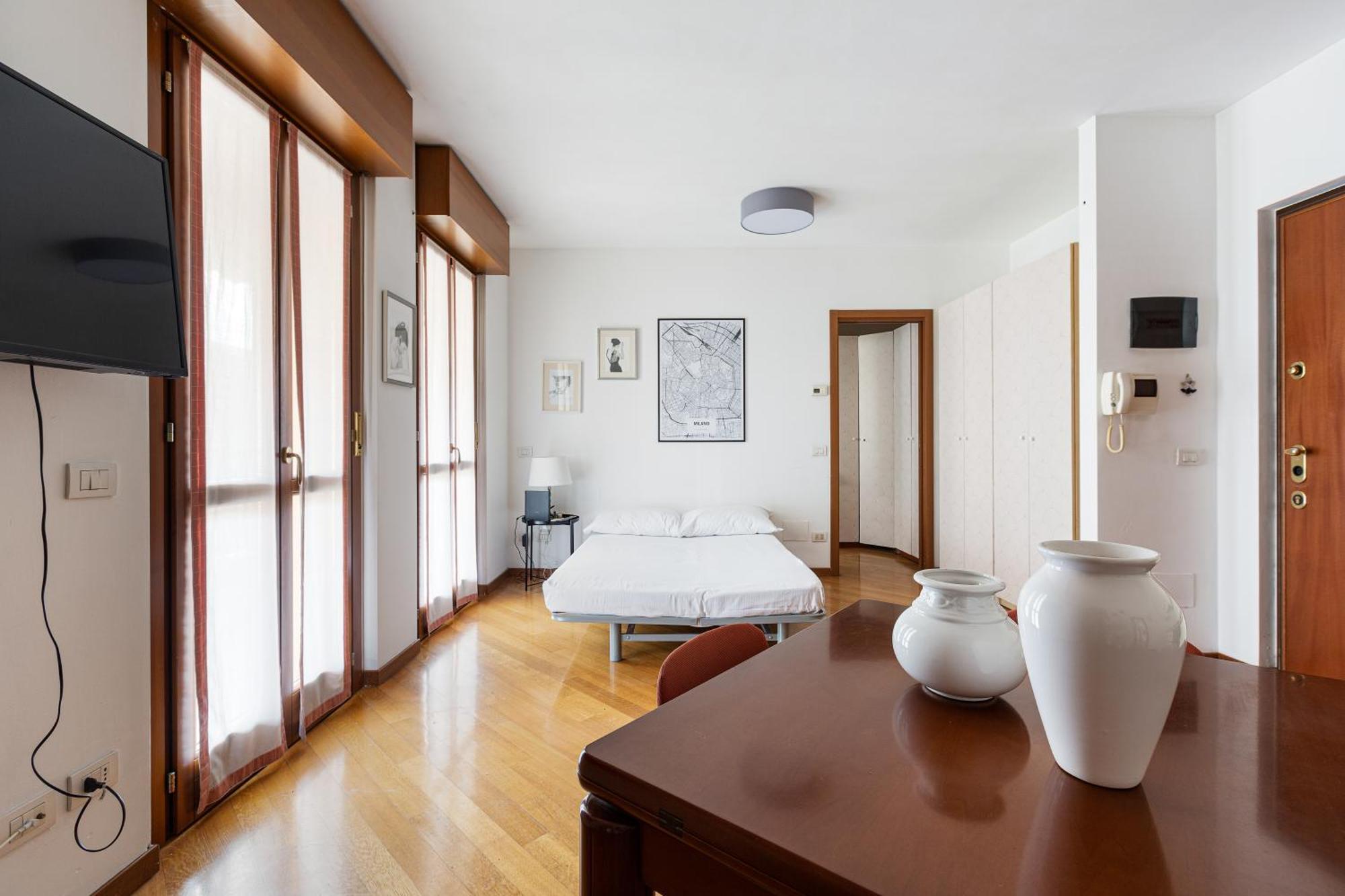 Cosy Studio With Balcony & Private Garage Milano Esterno foto