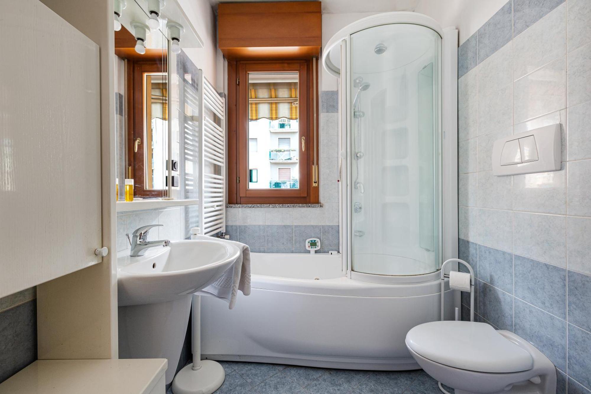 Cosy Studio With Balcony & Private Garage Milano Esterno foto