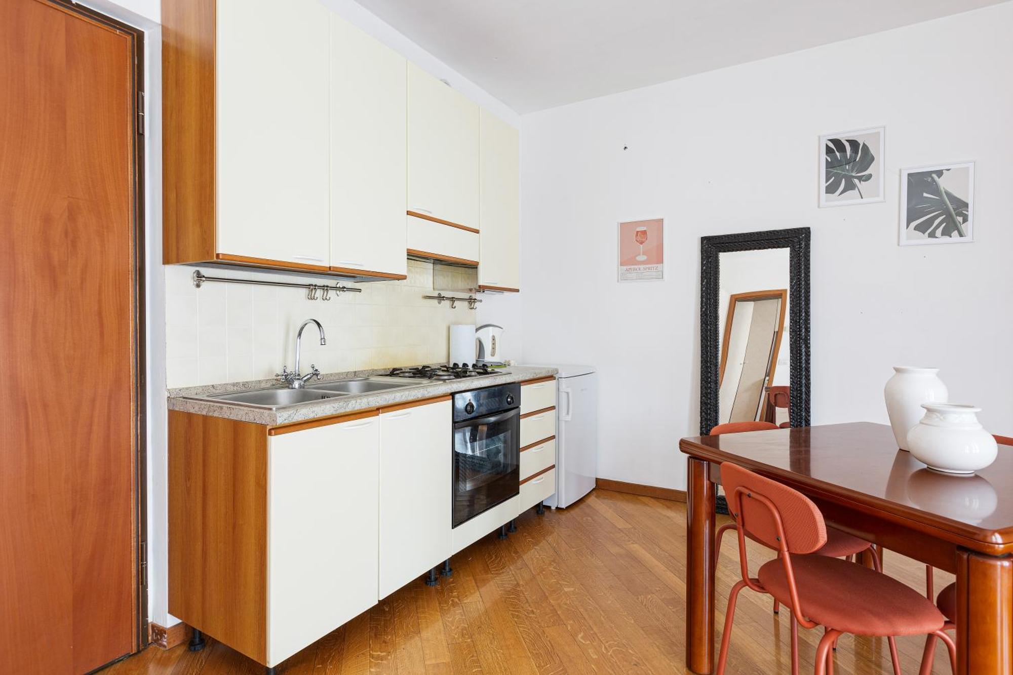 Cosy Studio With Balcony & Private Garage Milano Esterno foto