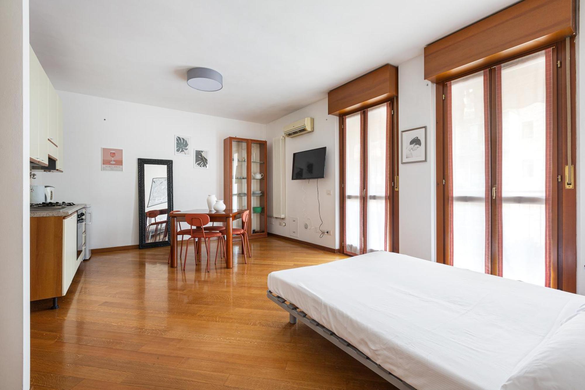 Cosy Studio With Balcony & Private Garage Milano Esterno foto