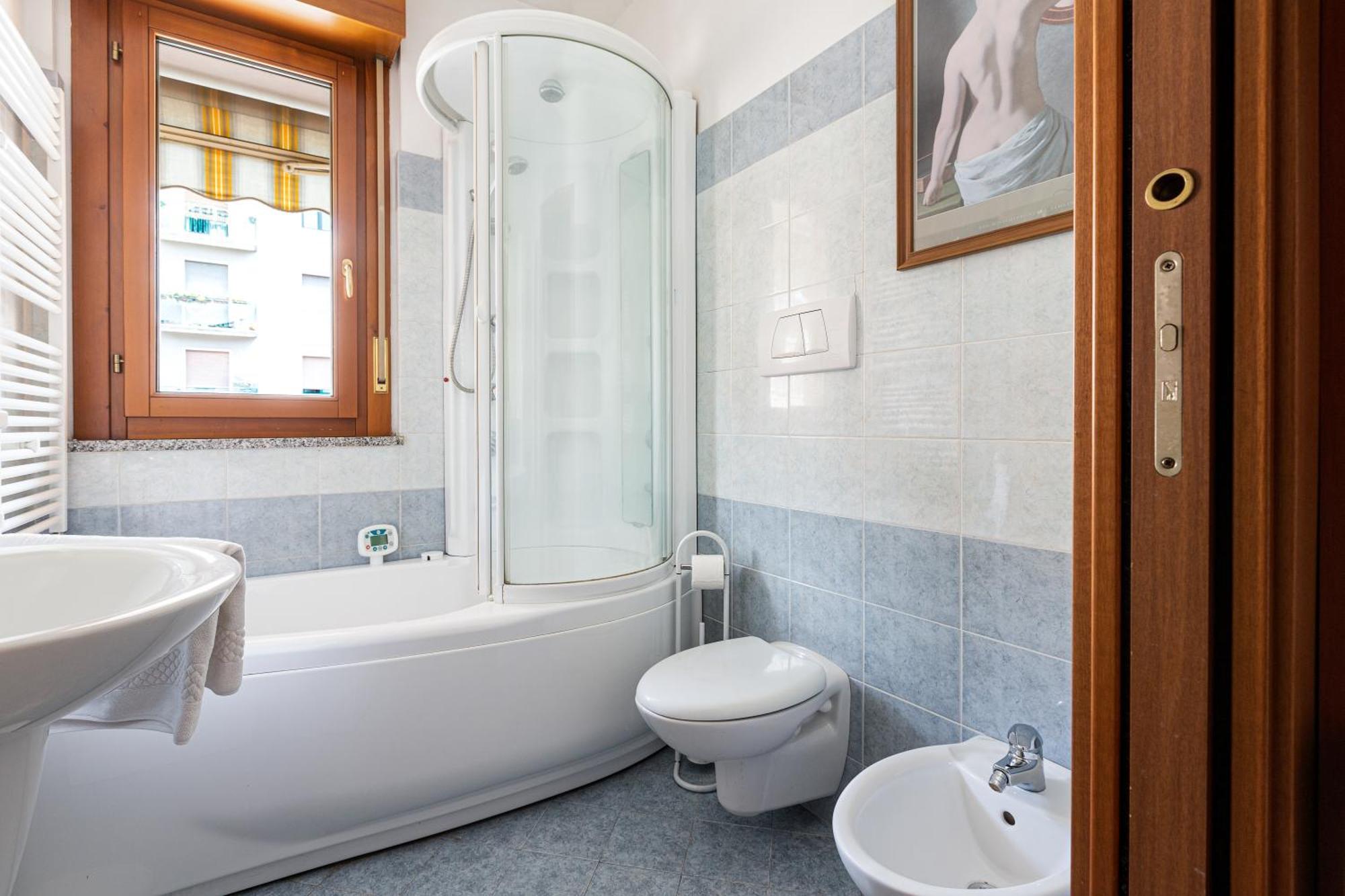 Cosy Studio With Balcony & Private Garage Milano Esterno foto