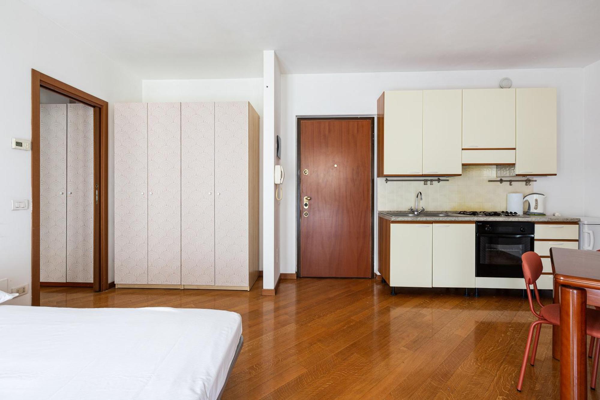 Cosy Studio With Balcony & Private Garage Milano Esterno foto